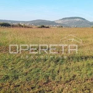 Poljoprivredno zemljište s bunarom - 5060m2 Raštane Donje