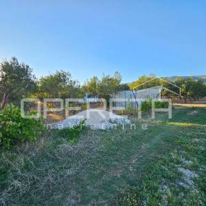 Poljoprivredno zemljište nadomak plaže, 570 m², Kaštel Štafilić