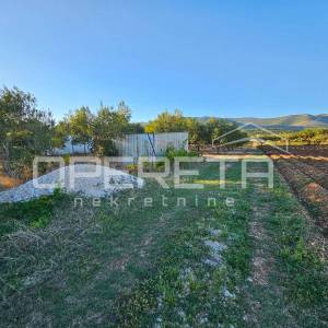 Poljoprivredno zemljište nadomak plaže, 570 m², Kaštel Štafilić