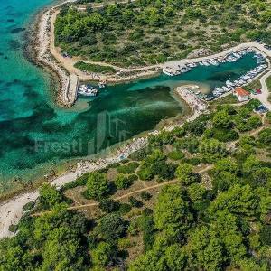 Poljoprivredno zemljište-brdo na otoku Viru od 13.343 m2 -PRILIKA