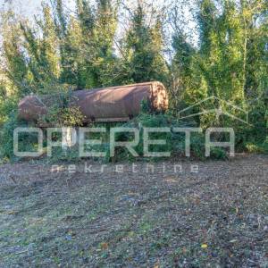 
Poreč - atraktivno poljoprivredno zemljište s infrastrukturom i maslinikom