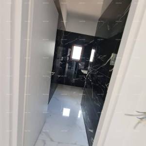 Poreč – prostrani stan u prizemlju s dvorištem