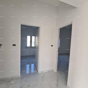 Poreč – prostrani stan u prizemlju s dvorištem