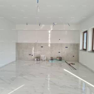 Poreč – prostrani stan u prizemlju s dvorištem