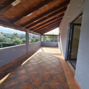 Poreč – stan na katu s vrtom