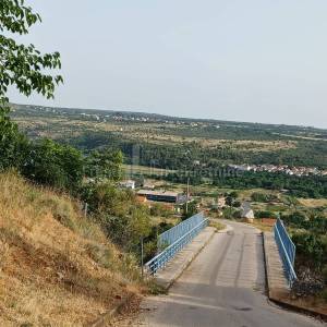 POSEDARJE-26125 m2 vinograd vrsne franc. sorte + kuća+ izg. do 600 m2 objekta