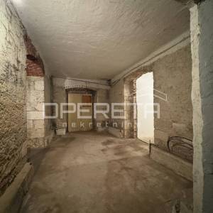 Poslovni prostor 141,50m za adaptaciju – strogi centar grada