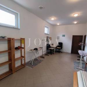  Poslovni prostor na odličnoj lokaciji u Novom Vinodolskom 