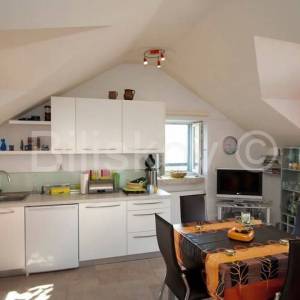 Povlja, dvojna kuća kamena