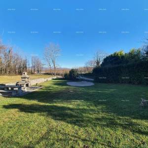 Predivna kuća s 3 stana i velikim zemljištem, Labin!