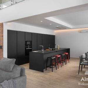 Predivna kuća s bazenom. Ližnjan.