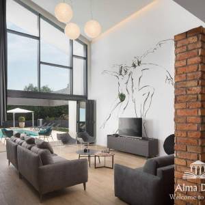 Predivna kuća s bazenom. Ližnjan.