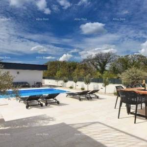 Predivna, moderna kuća s bazenom i garažom, Krnica! Useljivo odmah!