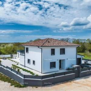 Predivna, moderna kuća s bazenom i garažom, Krnica! Useljivo odmah!