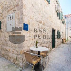 PREKRASNA KAMENA KUĆA U SRCU STONA - IZVRSNA PRILIKA ZA TURISTIČKI NAJAM