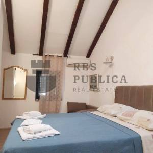 PREKRASNA KAMENA KUĆA U SRCU STONA - IZVRSNA PRILIKA ZA TURISTIČKI NAJAM