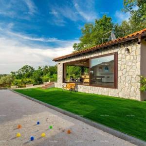 Prekrasna kamena vila s bazenom u srcu Istre. Tinjan.