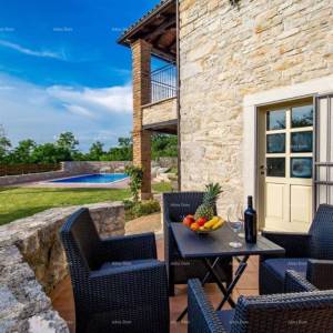 Prekrasna kamena vila s bazenom u srcu Istre. Tinjan.