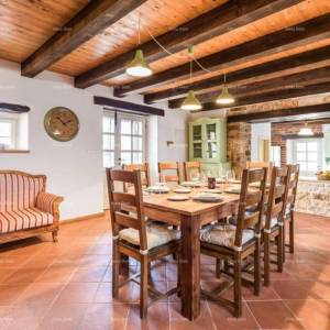 Prekrasna kamena vila s bazenom u srcu Istre. Tinjan.