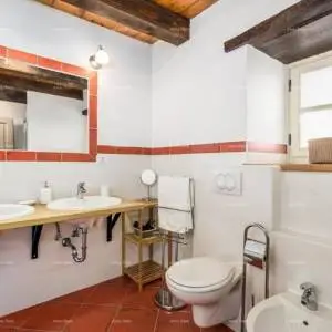 Prekrasna kamena vila s bazenom u srcu Istre. Tinjan.