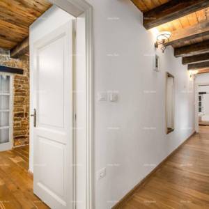 Prekrasna kamena vila s bazenom u srcu Istre. Tinjan.