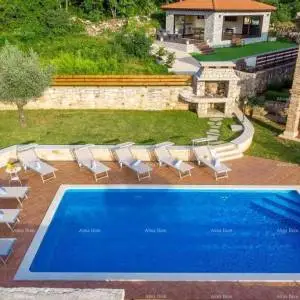 Prekrasna kamena vila s bazenom u srcu Istre. Tinjan.