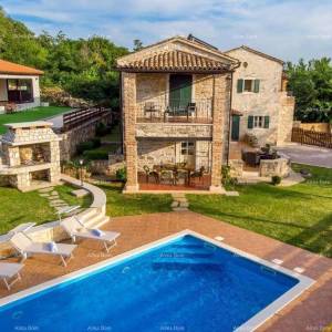 Prekrasna kamena vila s bazenom u srcu Istre. Tinjan.