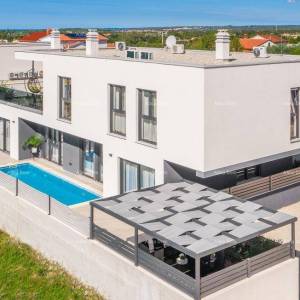 Prekrasna kuća na Velom Vrhu! 208 m2! PULA