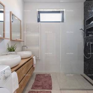 Prekrasna kuća na Velom Vrhu! 208 m2! PULA