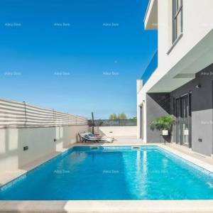 Prekrasna kuća na Velom Vrhu! 208 m2! PULA