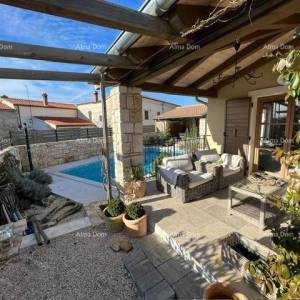 Prekrasna rustikalna kuća s bazenom i manjim dodatnim objektom-pool house, Svetvinčenat!