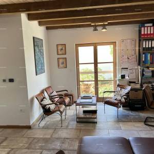 Prekrasna rustikalna kuća s bazenom i manjim dodatnim objektom-pool house, Svetvinčenat!