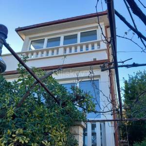 Prekrasna samostojeća kuća, na udaljenosti 50 m od mora.