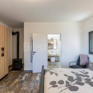 Prekrasno, samoodrživo imanje s kućom za najam i velikim maslinikom.