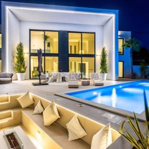 Primošten, luksuzna vila na mirnoj lokaciji, prodaja