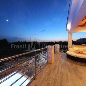 PRIVLAKA - LUKSUZNA KUĆA S BAZENOM - 300 m2
