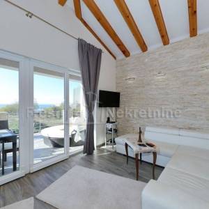 PRIVLAKA - LUKSUZNA KUĆA S BAZENOM - 300 m2