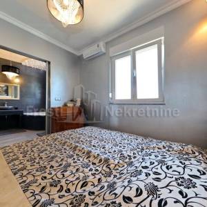 PRIVLAKA - LUKSUZNA KUĆA S BAZENOM - 300 m2