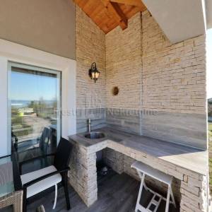 PRIVLAKA - LUKSUZNA KUĆA S BAZENOM - 300 m2