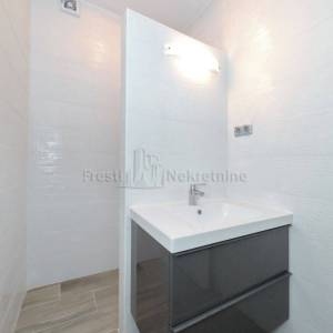 PRIVLAKA - LUKSUZNA KUĆA S BAZENOM - 300 m2