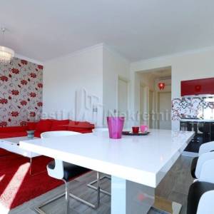 PRIVLAKA - LUKSUZNA KUĆA S BAZENOM - 300 m2