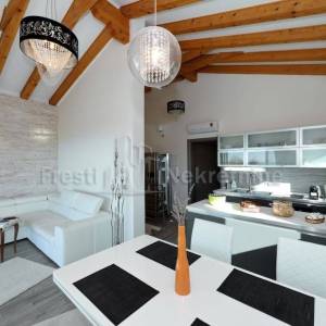 PRIVLAKA - LUKSUZNA KUĆA S BAZENOM - 300 m2