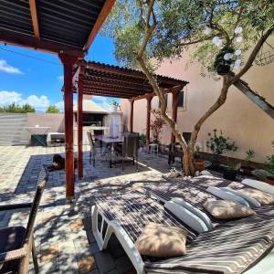 PRIVLAKA- MODERNA KATNICA 220m2 20m od mora