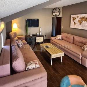 PRIVLAKA- MODERNA KATNICA 220m2 20m od mora