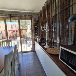 PRIVLAKA- MODERNA KATNICA 220m2 20m od mora