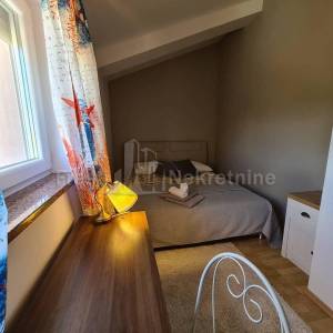 PRIVLAKA- MODERNA KATNICA 220m2 20m od mora