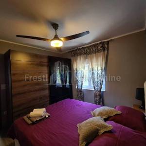 PRIVLAKA- MODERNA KATNICA 220m2 20m od mora