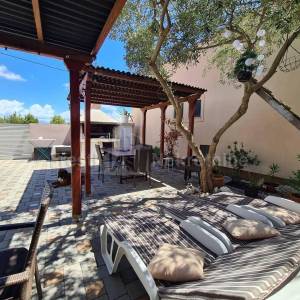 PRIVLAKA- MODERNA KATNICA 220m2 20m od mora