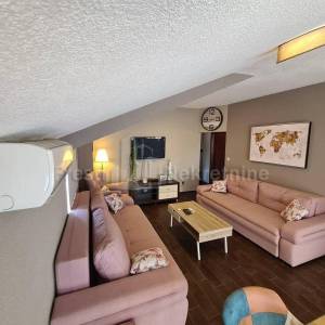 PRIVLAKA- MODERNA KATNICA 220m2 20m od mora