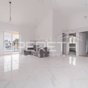 Prizemnica 70m2 s bazenom i dvorištem - Svetvinčenat